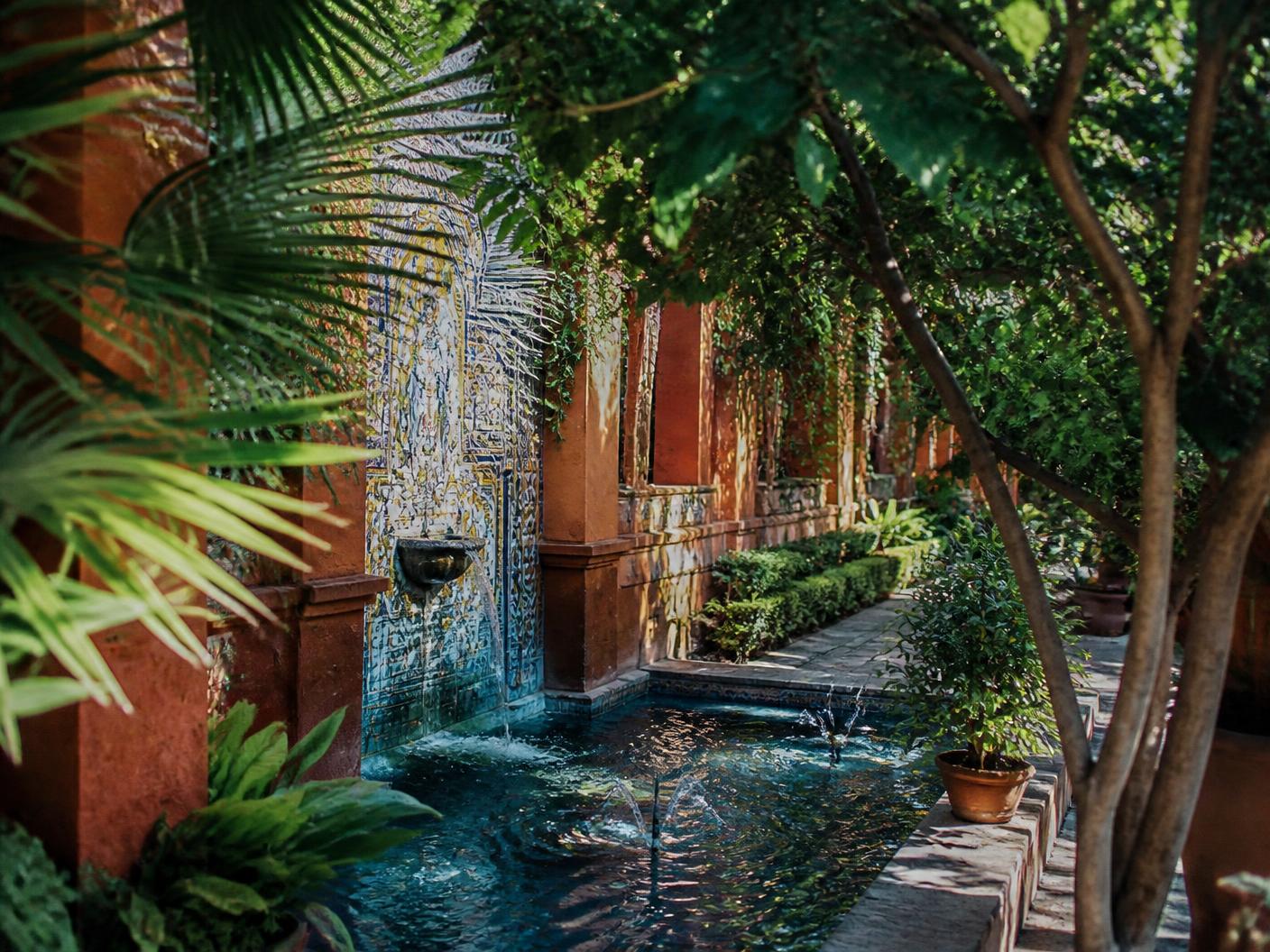 Secret Gardens — Shade and water, Seville